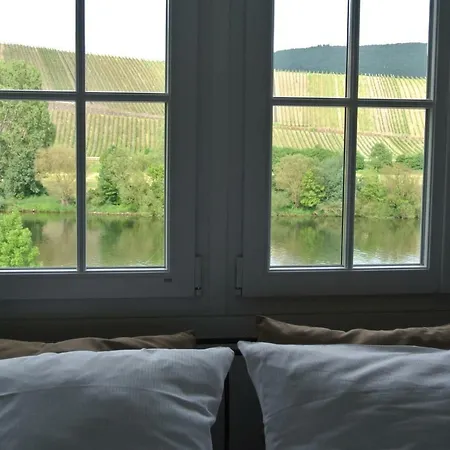 Gaestehaus Sektstuuf St. Laurentius Отель Лайвен